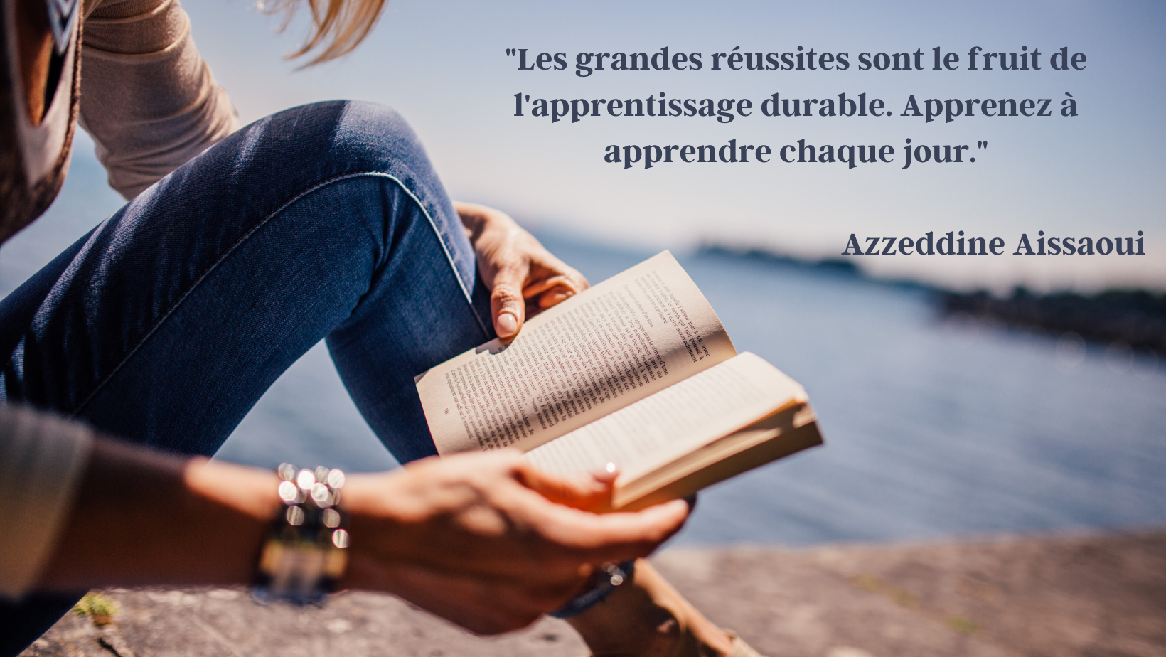 Citation bas de page Calendrier "Les grandes réussites sont le fruit de l'apprentissage durable. Apprenez à apprendre chaque jour." Azzeddine Aissaou<br />
Actualités Karima NGO www.karima-ngo.fr